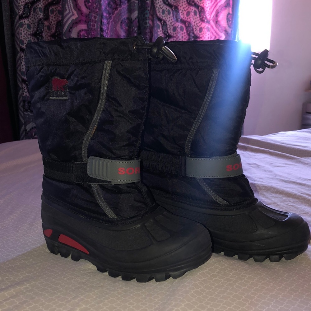 Kids Sorel Snow boots with liner. Size 3 black